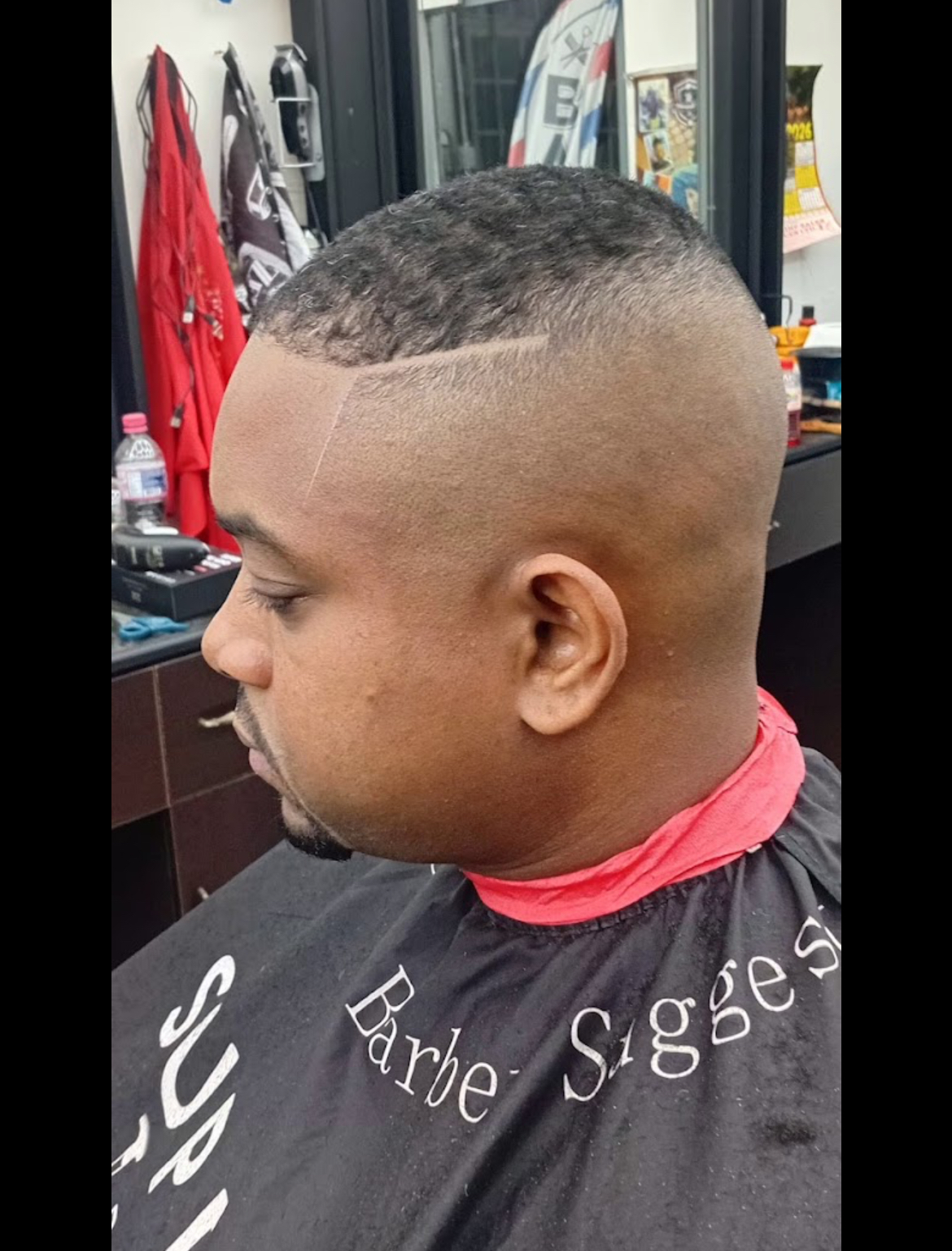 HEADLINERS BARBERSHOP & SALON